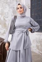 Tesettür giyim GRİ MANŞETLERİ LASTİKLİ BELİ KUŞAKLI PANTOLONLU TAKIM 9210