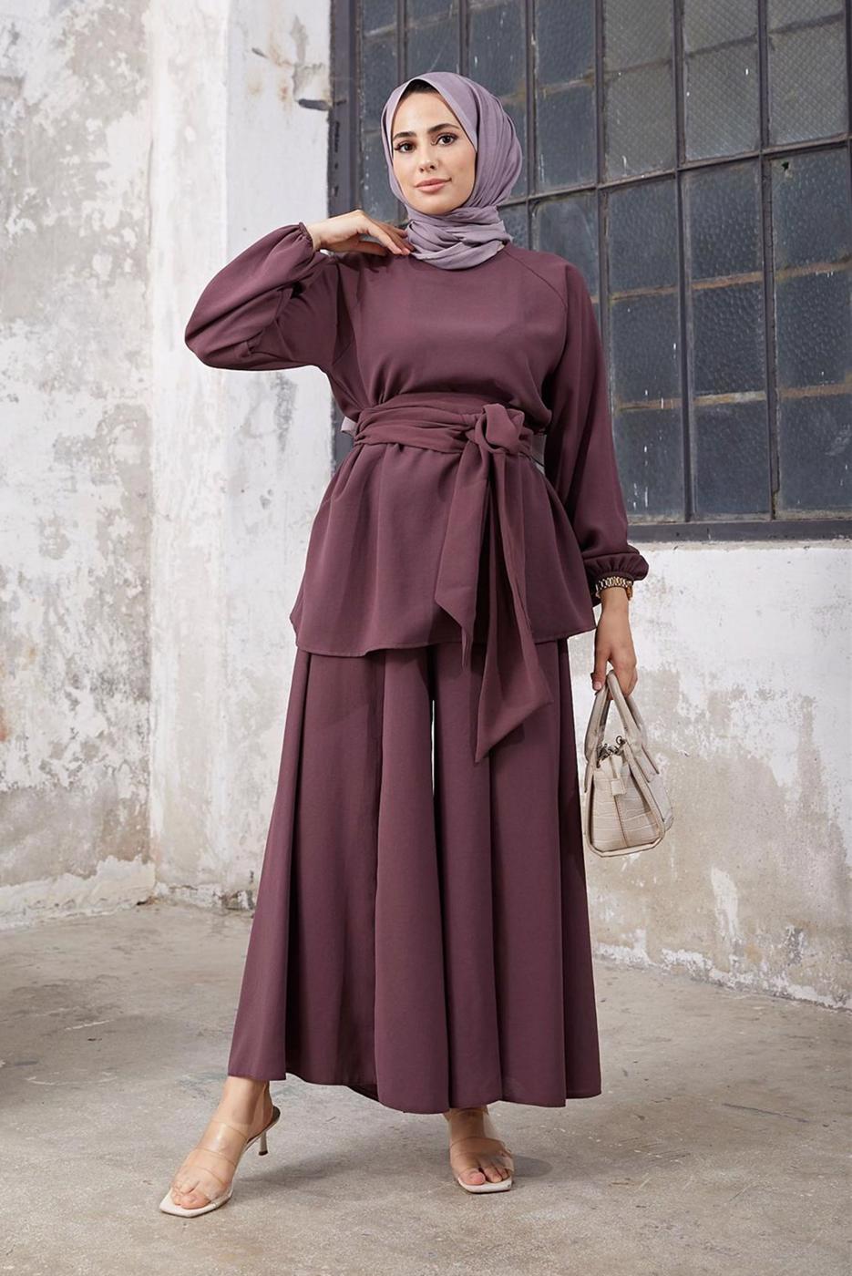 Tesettür giyim MÜRDÜM MANŞETLERİ LASTİKLİ BELİ KUŞAKLI PANTOLONLU TAKIM 9210
