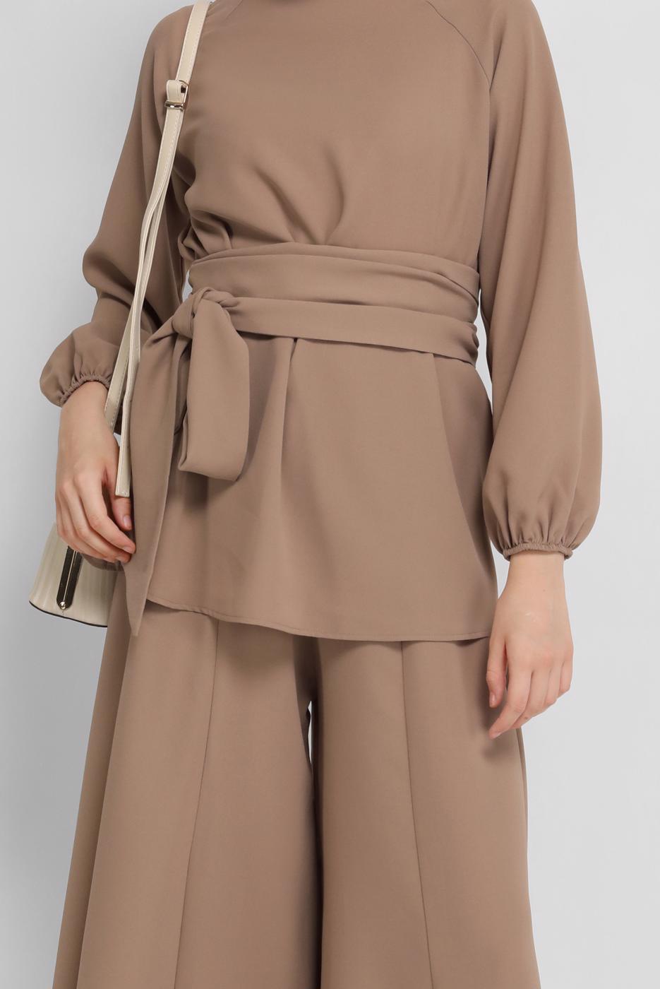 Tesettür giyim VİZON MANŞETLERİ LASTİKLİ BELİ KUŞAKLI PANTOLONLU TAKIM 9210