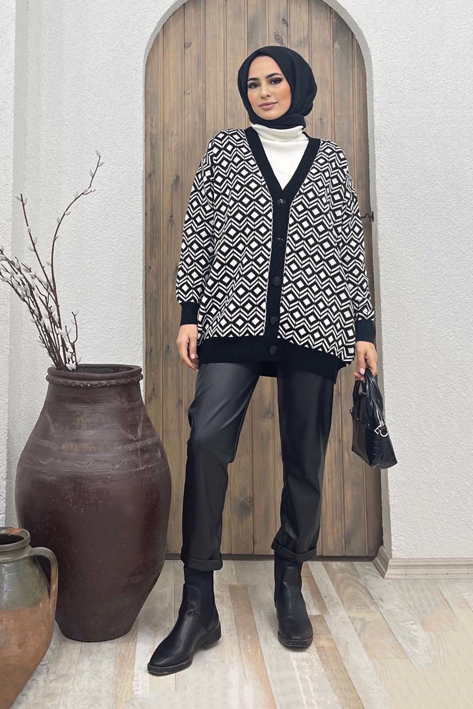 Tesettür giyim SİYAH DESENLİ TRİKO HIRKA 0001 