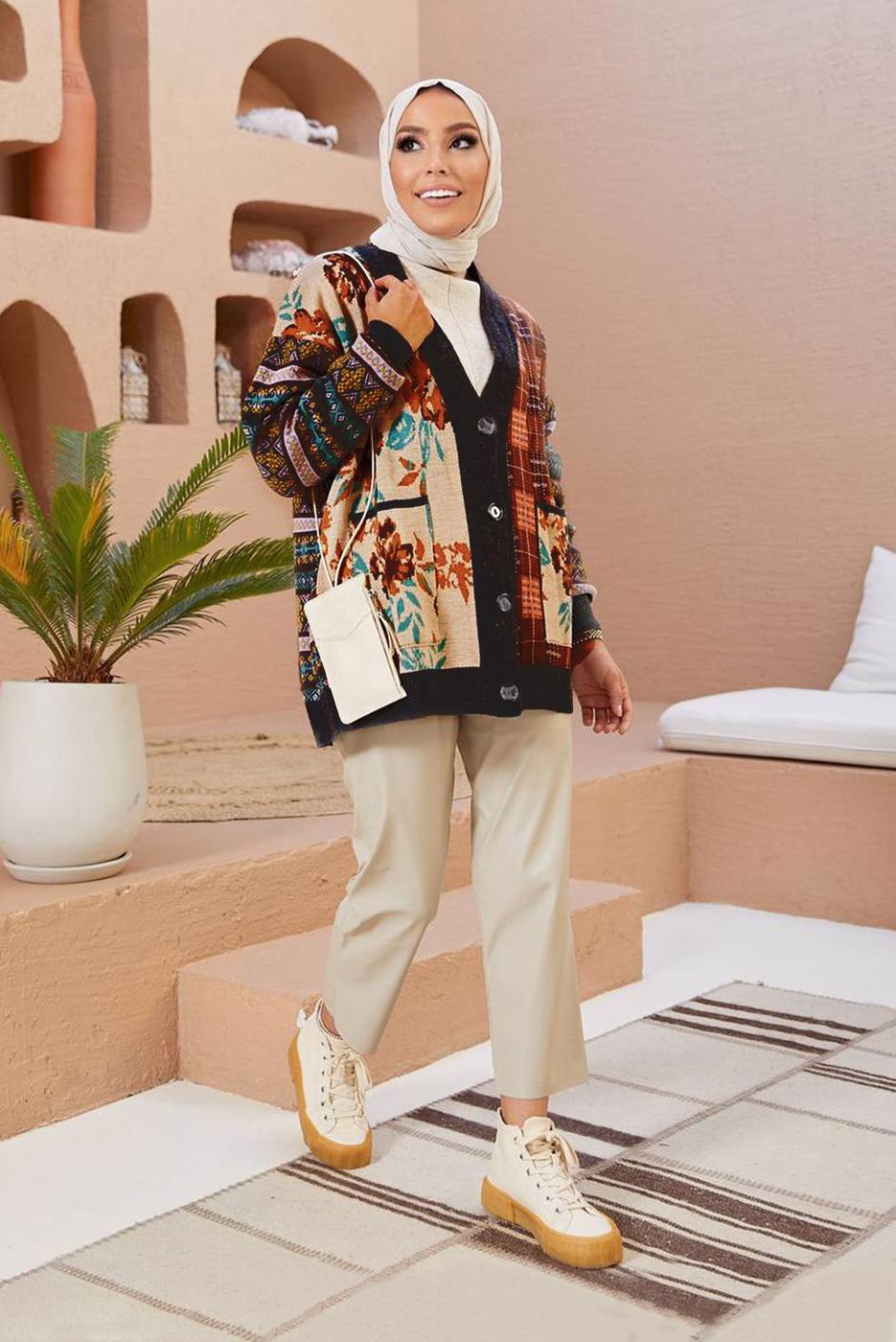 Tesettür giyim SİYAH ETNİK DESENLİ DÜĞMELİ HIRKA 5220