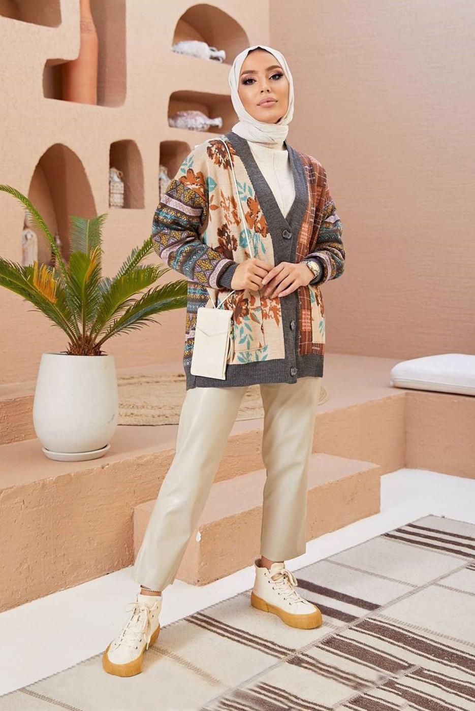 Tesettür giyim GRİ ETNİK DESENLİ DÜĞMELİ HIRKA 5220