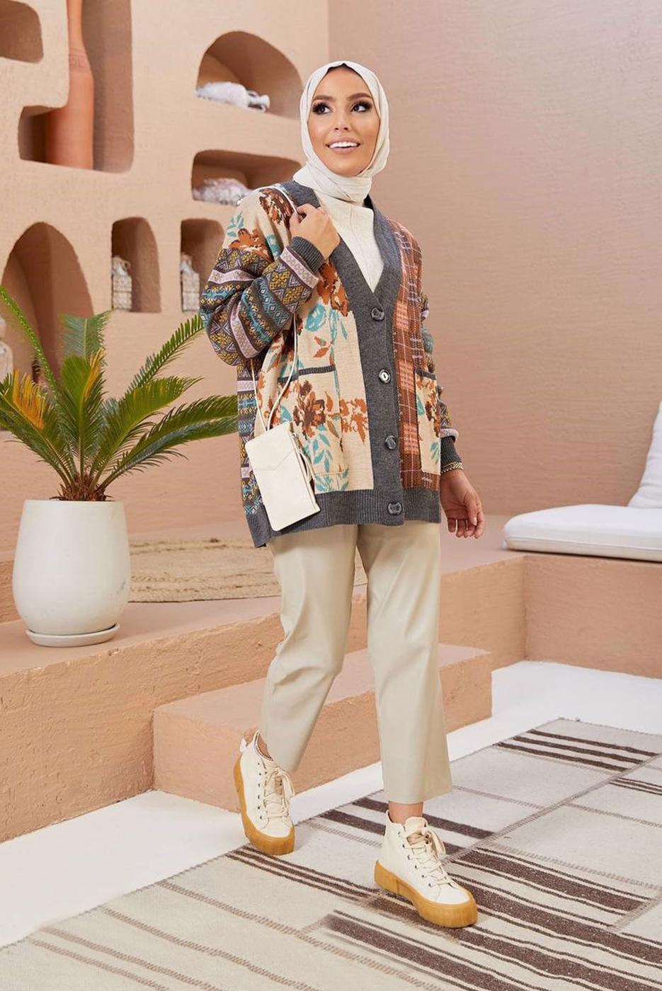 Tesettür giyim GRİ ETNİK DESENLİ DÜĞMELİ HIRKA 5220