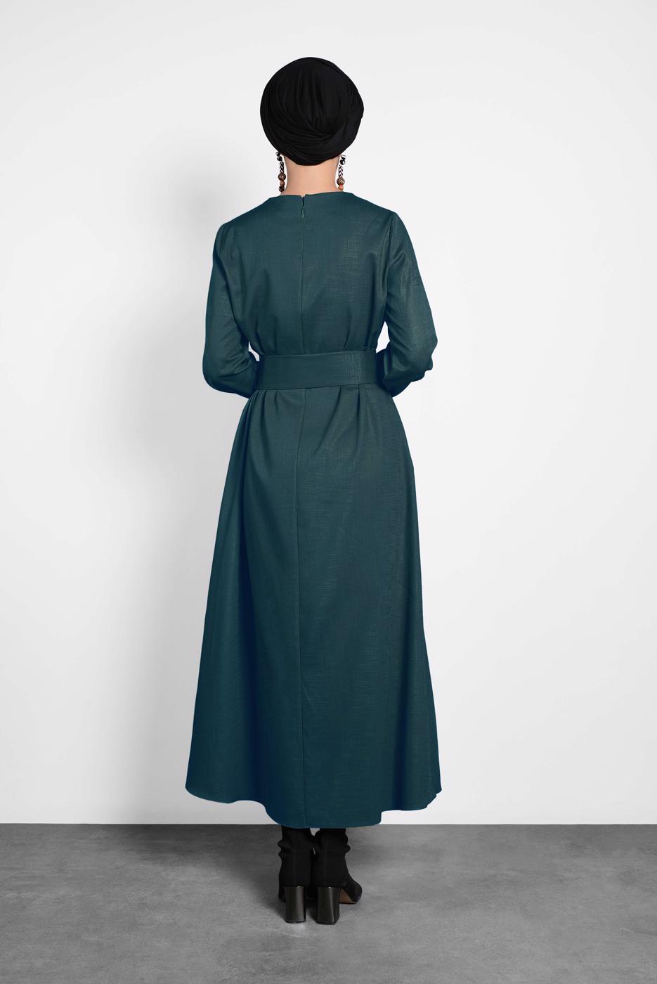 Tesettür giyim YEŞİL ARKADAN FERMUARLI KUŞAKLI ELBİSE 40215