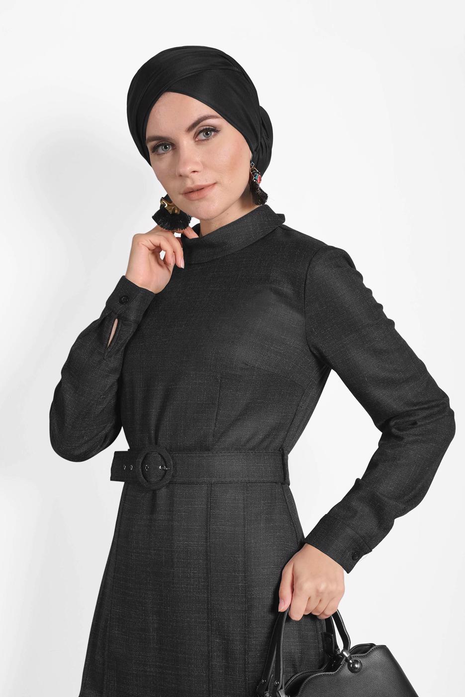 Tesettür giyim SİYAH ALVİNA KEMERLİ BALIKÇI YAKA ELBİSE 40289 