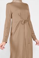 Tesettür giyim KAHVE ÖNÜ BAĞLAMA DETAYLI TRİKO ELBİSE 41029 