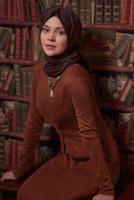 Tesettür giyim KAHVE ÖNÜ BAĞLAMA DETAYLI TRİKO ELBİSE 41029 