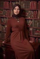 Tesettür giyim KAHVE ÖNÜ BAĞLAMA DETAYLI TRİKO ELBİSE 41029 