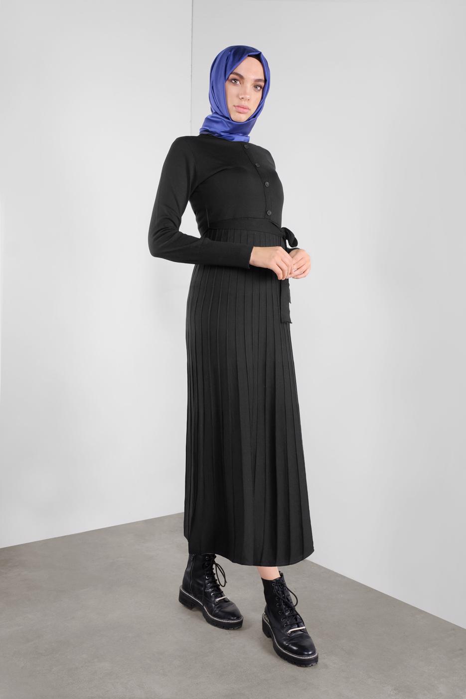 Tesettür giyim SİYAH ETEĞİ PİLELİ DÜĞMELİ TRİKO ELBİSE 41031 