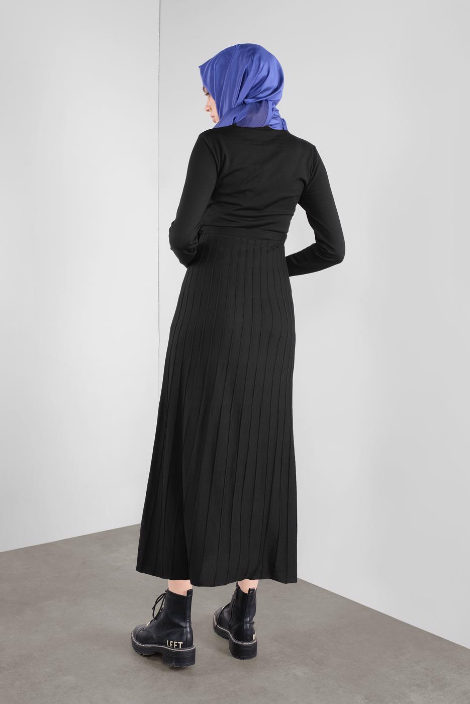 Tesettür giyim SİYAH ETEĞİ PİLELİ DÜĞMELİ TRİKO ELBİSE 41031 