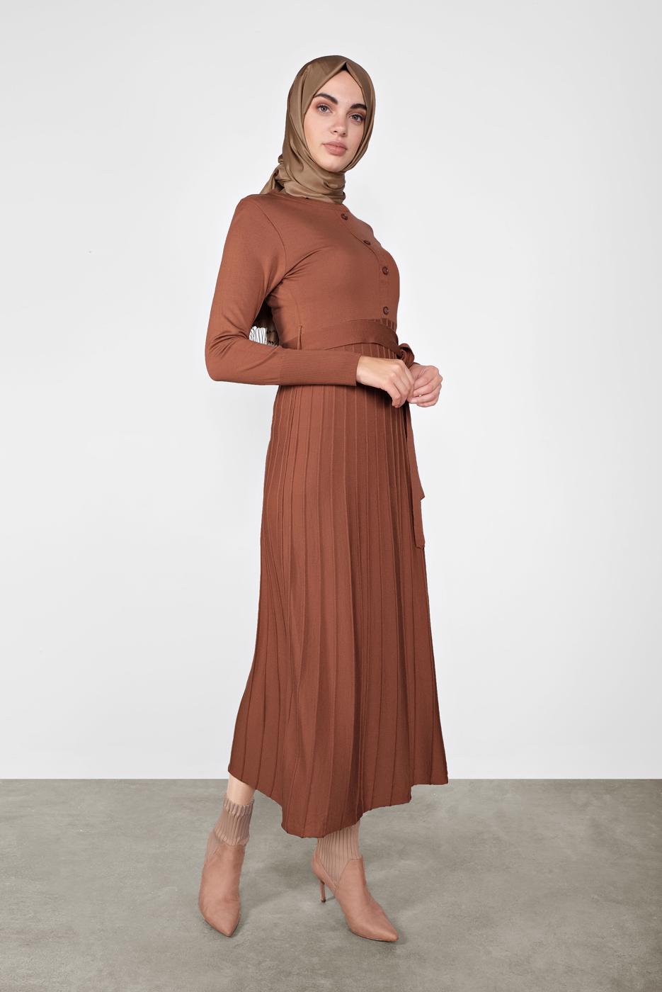 Tesettür giyim TURUNCU ETEĞİ PİLELİ DÜĞMELİ TRİKO ELBİSE 41031 