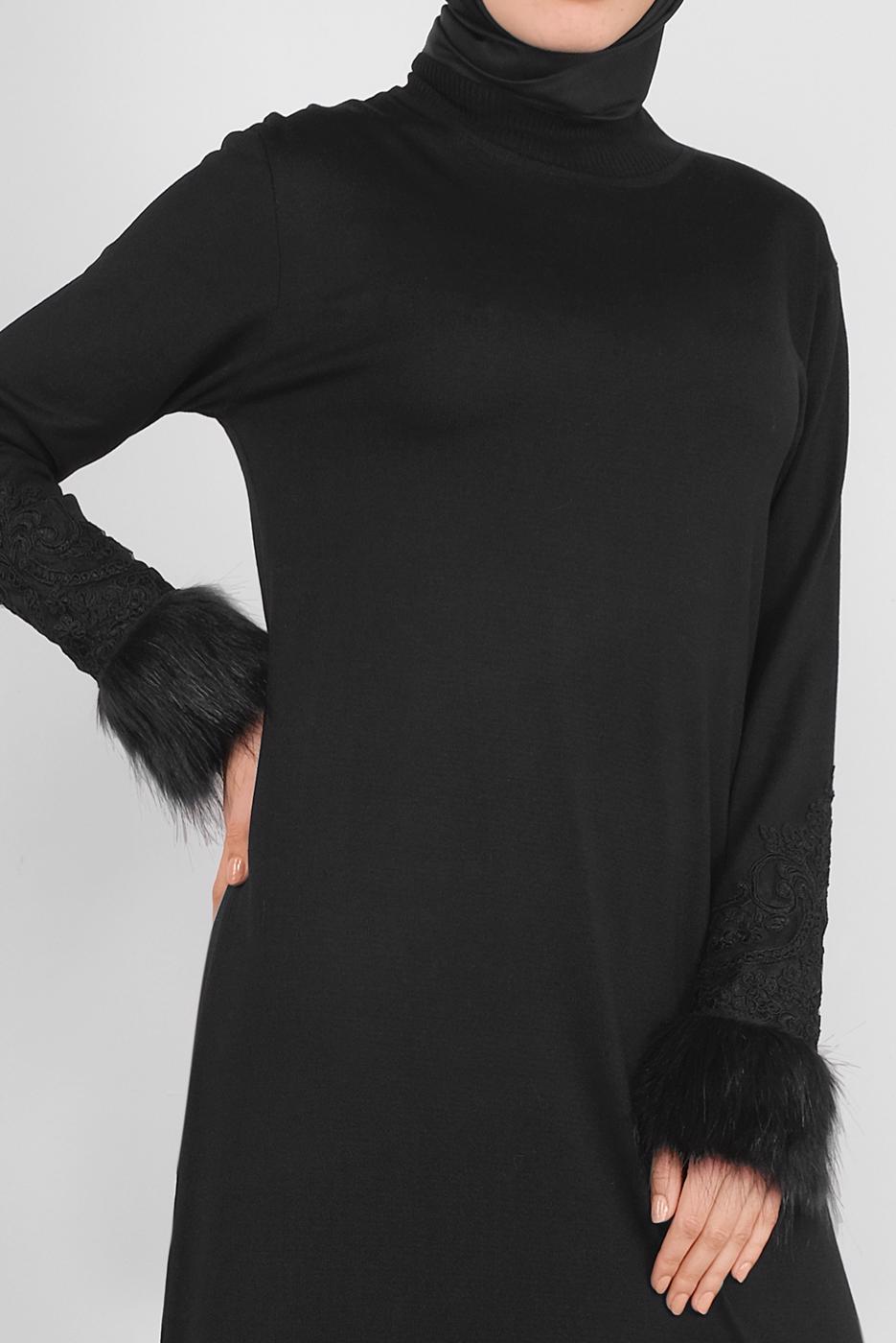 Tesettür giyim SİYAH MANŞETLERİ KÜRKLÜ İŞLEMELİ TRİKO ELBİSE 41034 