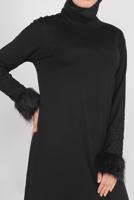 Tesettür giyim SİYAH MANŞETLERİ KÜRKLÜ İŞLEMELİ TRİKO ELBİSE 41034 