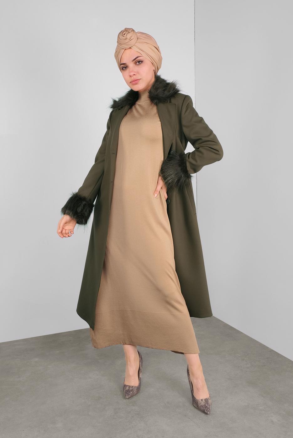 Tesettür giyim KAHVE MANŞETLERİ KÜRKLÜ İŞLEMELİ TRİKO ELBİSE 41034 