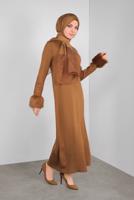 Tesettür giyim TABA MANŞETLERİ KÜRKLÜ İŞLEMELİ TRİKO ELBİSE 41034 