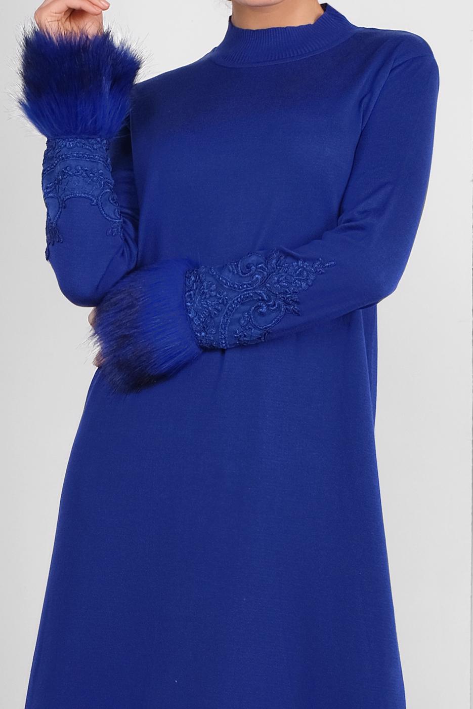 Tesettür giyim LACİVERT MANŞETLERİ KÜRKLÜ İŞLEMELİ TRİKO ELBİSE 41034 