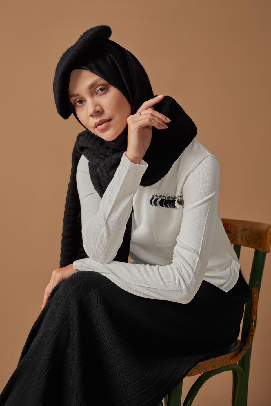 Tesettür giyim KREM ETEĞİ PİLE GÖRÜNÜMLÜ İKİ RENK TRİKO ELBİSE 41035 