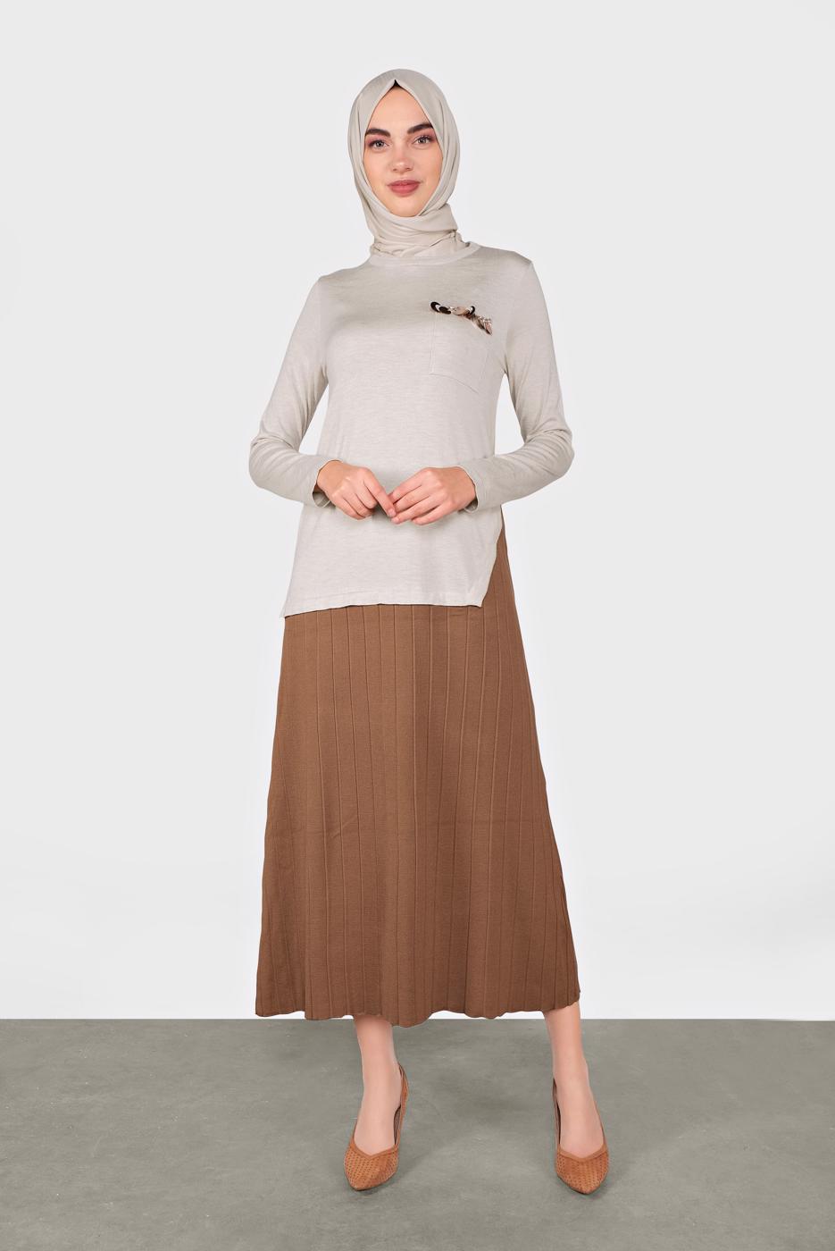 Tesettür giyim BEJ ETEĞİ PİLE GÖRÜNÜMLÜ İKİ RENK TRİKO ELBİSE 41035 