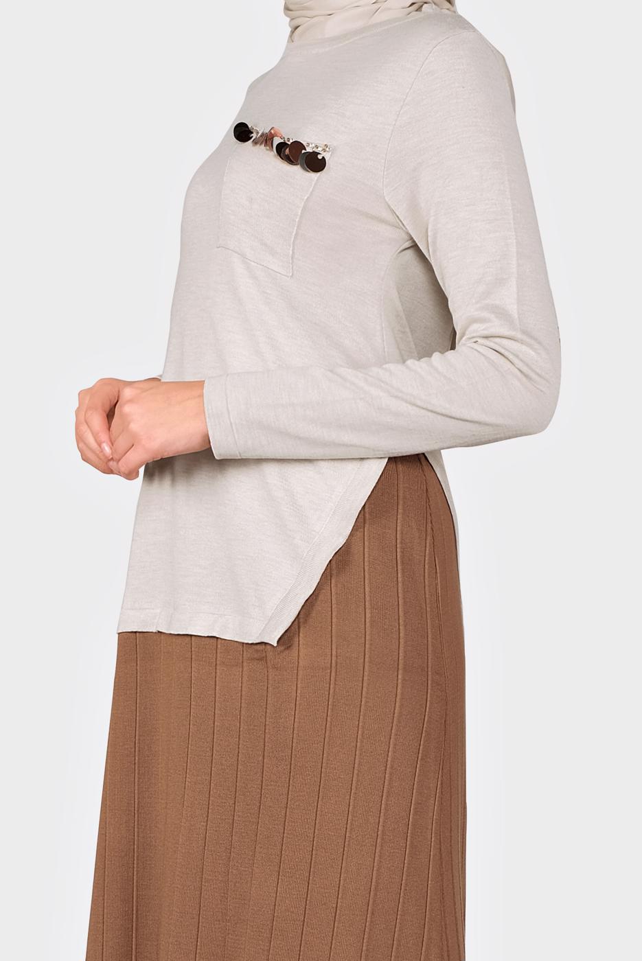 Tesettür giyim BEJ ETEĞİ PİLE GÖRÜNÜMLÜ İKİ RENK TRİKO ELBİSE 41035 