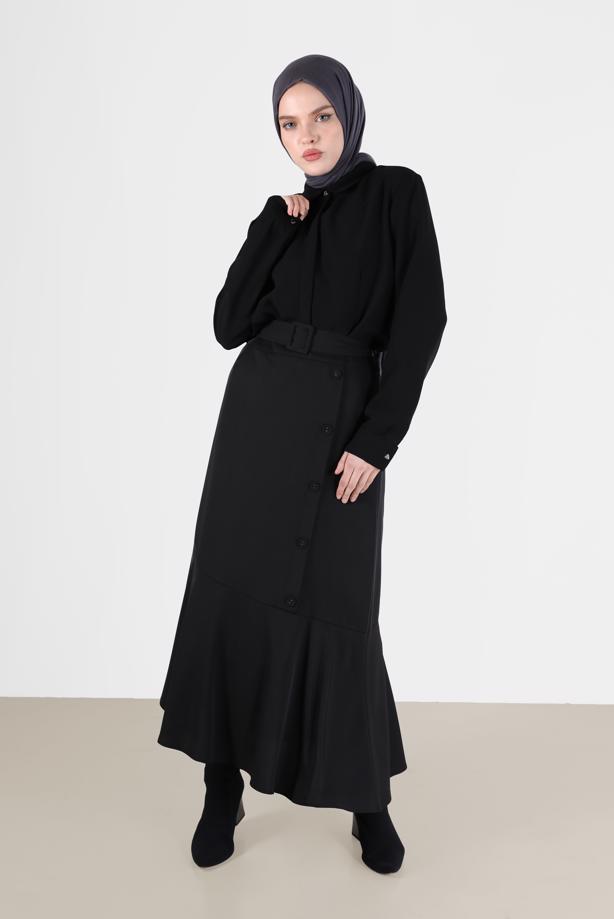 Tesettür giyim SİYAH ASİMETRİK KESİM VOLANLI KEMERLİ ETEK 60002 - TRENDTESETTÜR