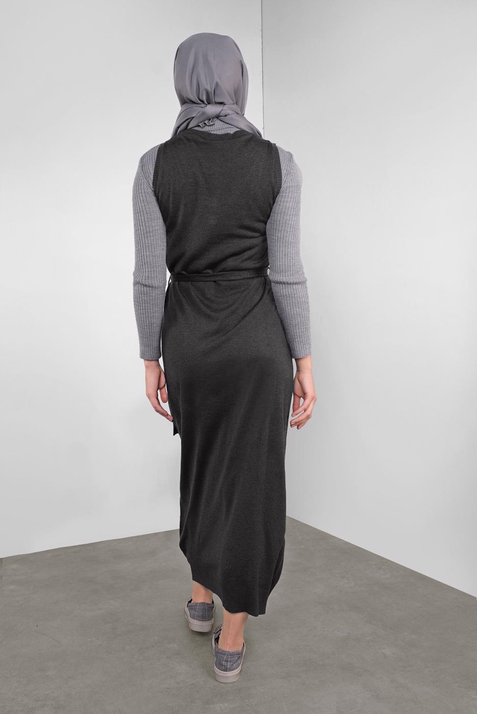 Tesettür giyim GRİ BELİ KUŞAKLI DÜĞMELİ TRİKO JİLE 41037 