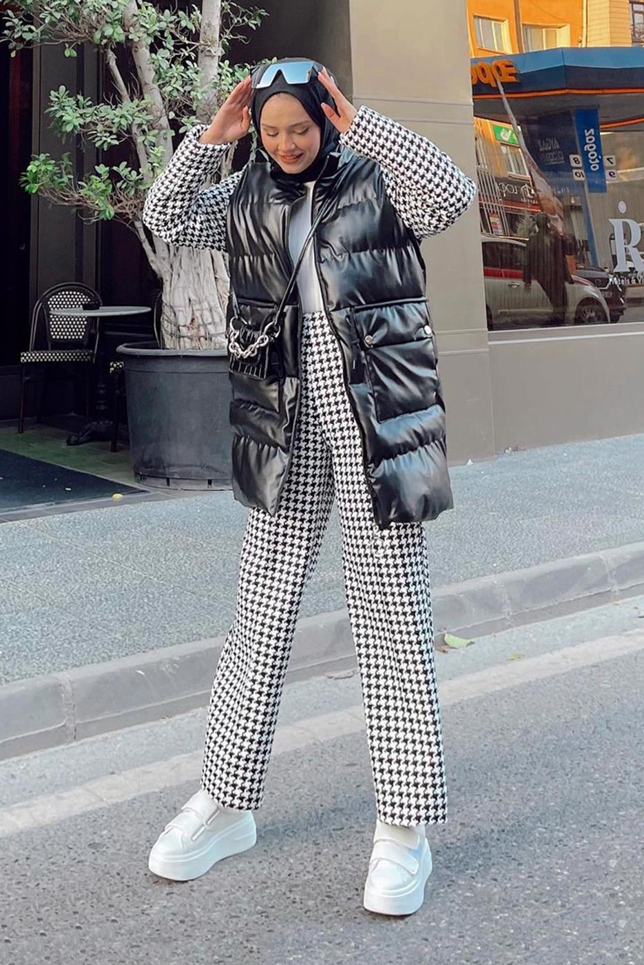 Tesettür giyim ÇOK RENKLİ KOLLARI KAZAYAĞI DESENLİ ŞİŞME KABAN 041-1 