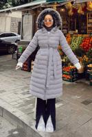 Tesettür giyim GRİ BELİ KUŞAKLI KAPÜŞONU KÜRKLÜ ŞİŞME KABAN 845 