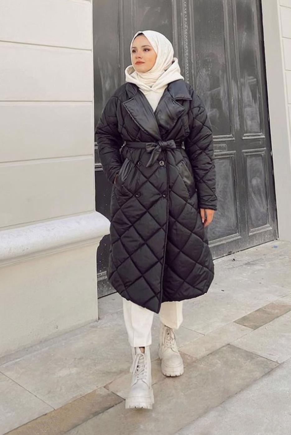 Tesettür giyim SİYAH BELİ BAĞLAMALI KAPİTONE ŞİŞME KABAN 1115 