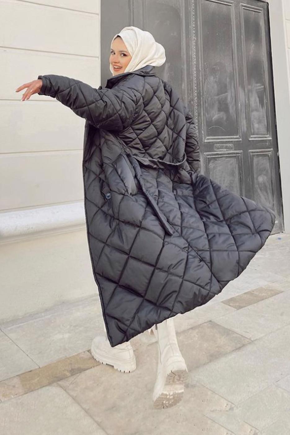 Tesettür giyim SİYAH BELİ BAĞLAMALI KAPİTONE ŞİŞME KABAN 1115 