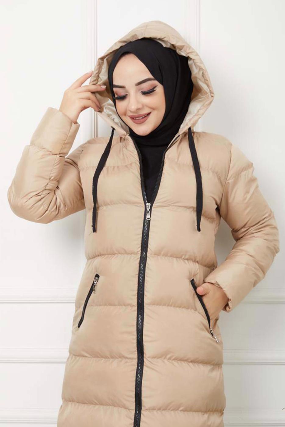 Tesettür giyim BEJ KAPÜŞONLU CEPLİ ŞİŞME KABAN 2306 