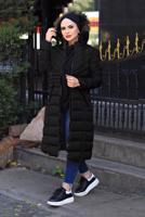 Tesettür giyim SİYAH KAPÜŞONU KÜRK DETAYLI CEPLİ ŞİŞME KABAN 2400	