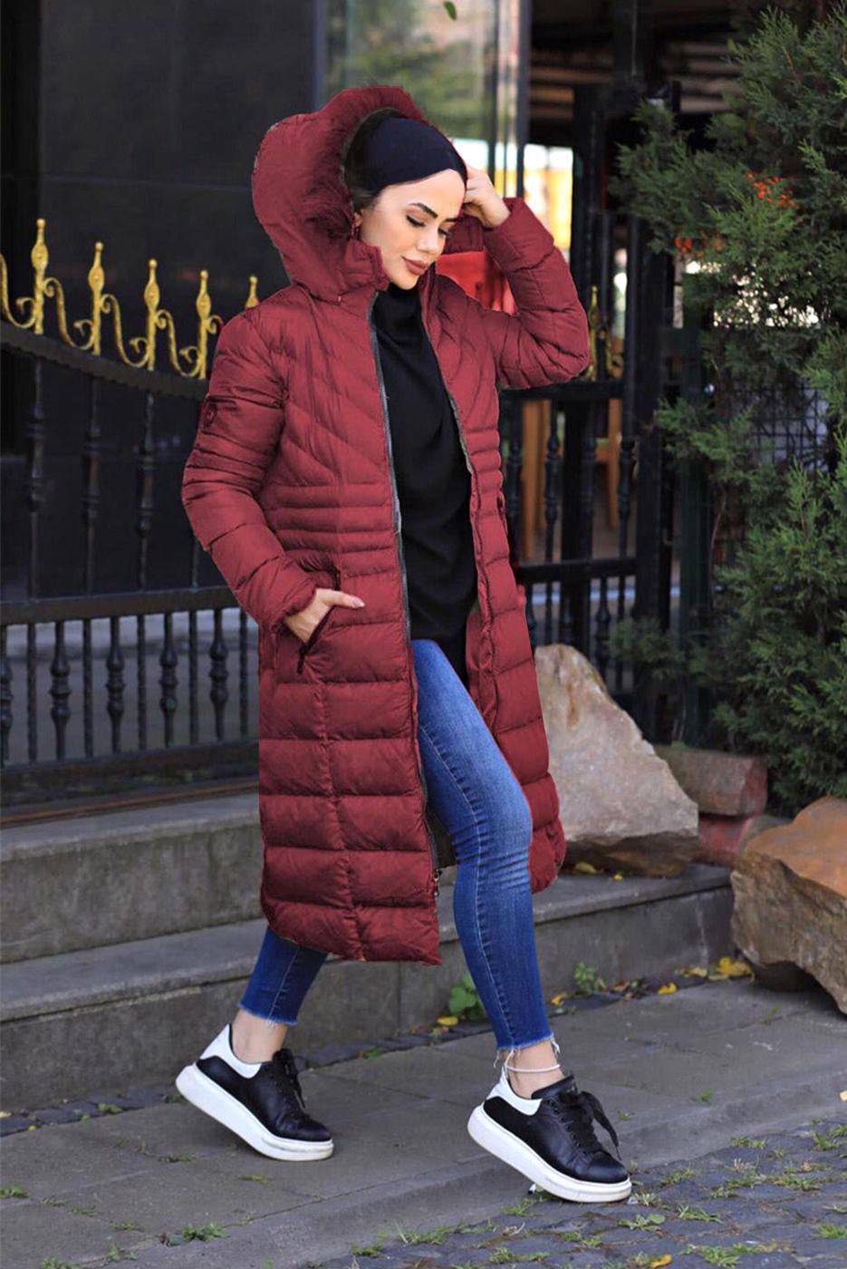 Tesettür giyim BORDO KAPÜŞONU KÜRK DETAYLI CEPLİ ŞİŞME KABAN 2400	