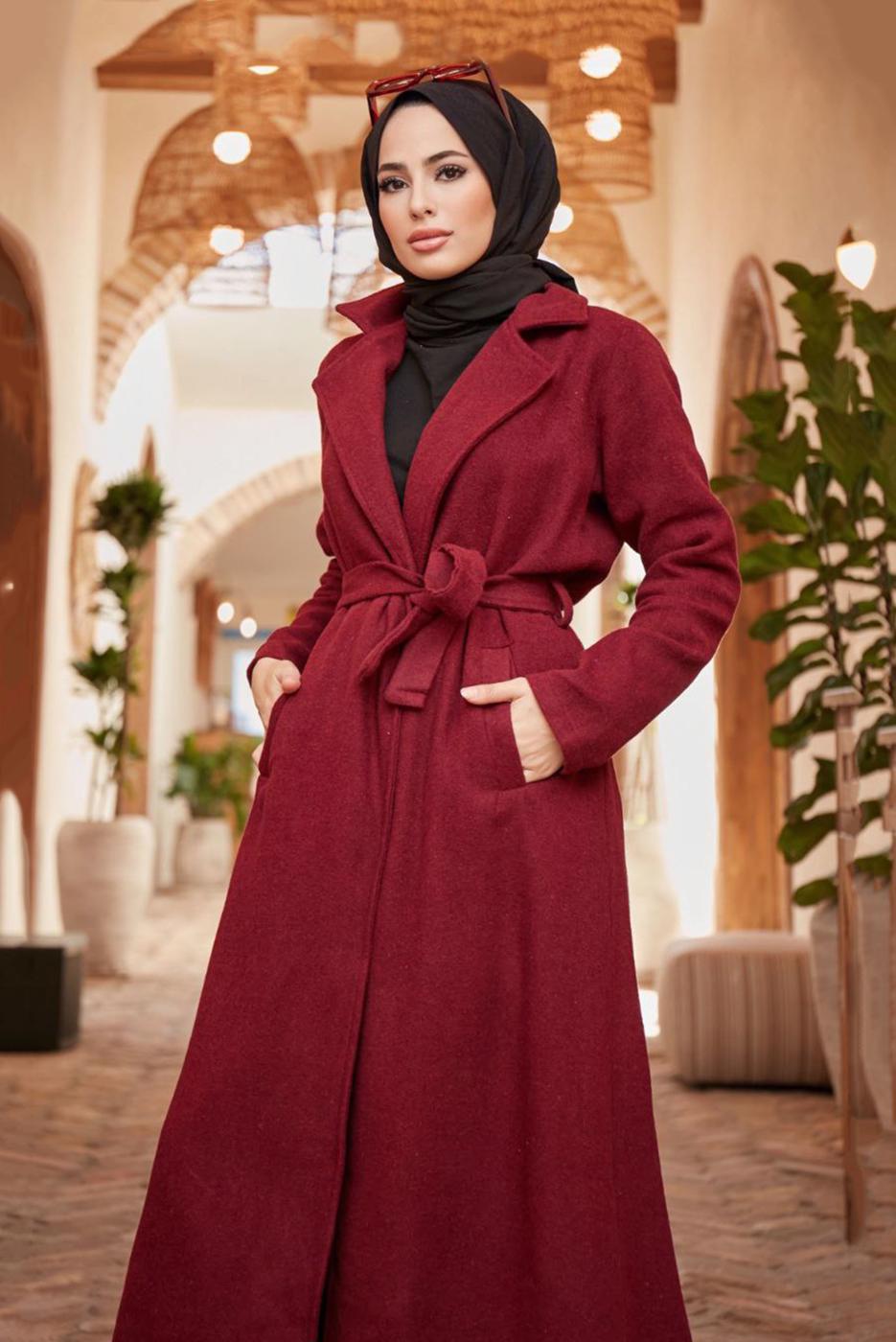 Vêtements hijab ROUGE BORDEAUX MANTEAU À DOUBLE BOUTONNAGE ET CEINTURE 2503