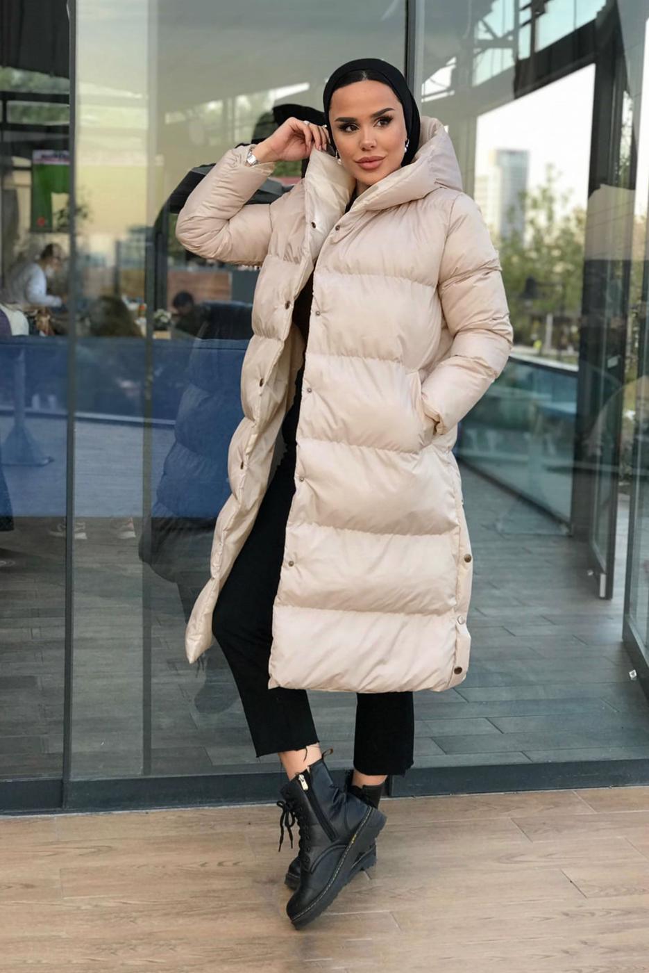 Tesettür giyim BEJ KAPÜŞONLU ÇITÇITLI ŞİŞME KABAN 6555 