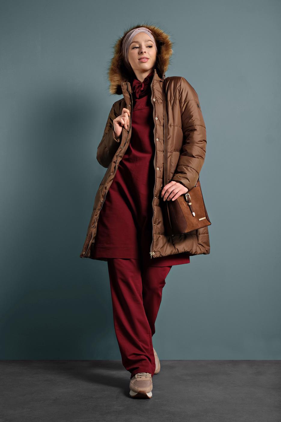 Tesettür giyim TABA KÜRK DETAYLI CEPLİ ŞİŞME KABAN 90055 