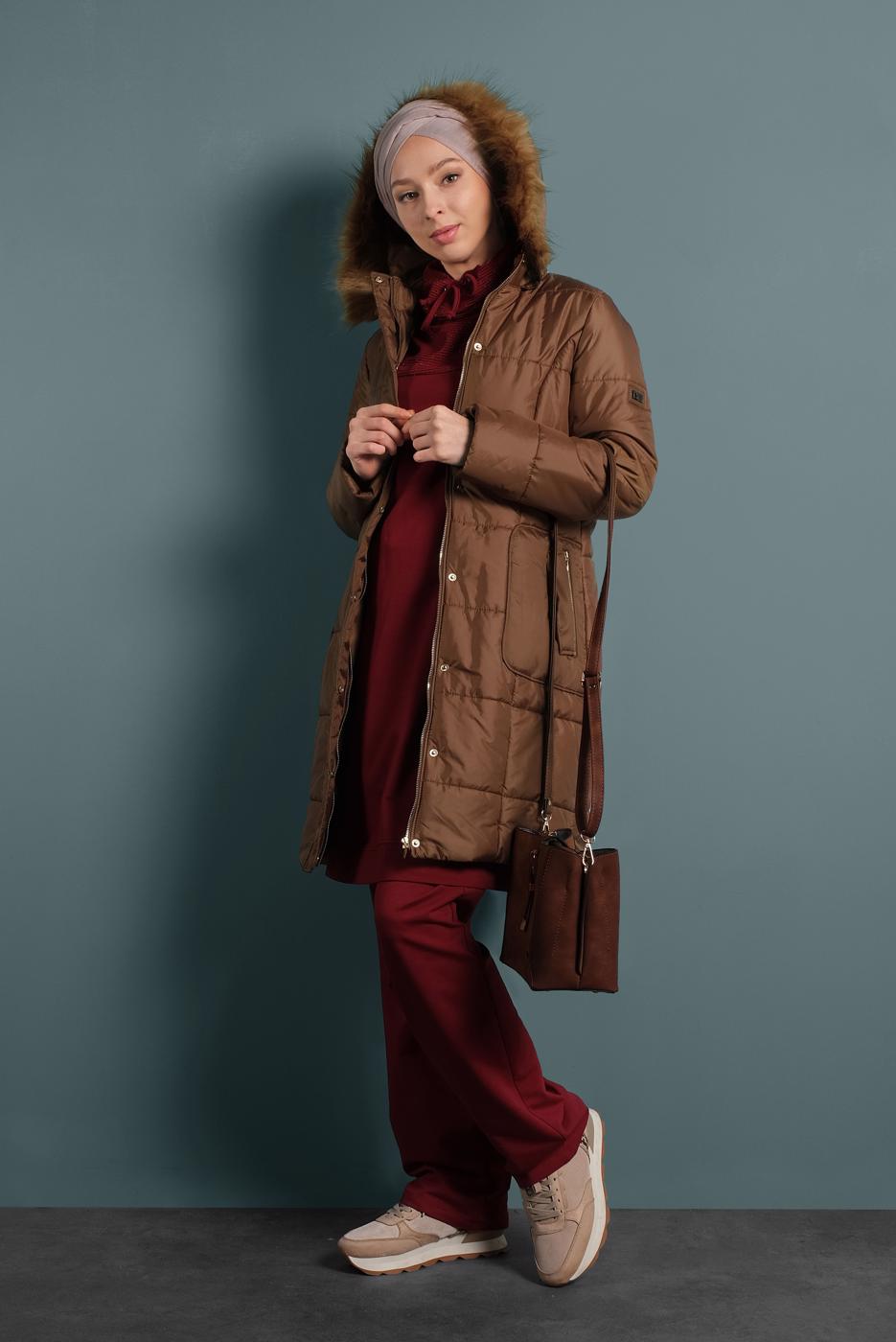 Tesettür giyim TABA KÜRK DETAYLI CEPLİ ŞİŞME KABAN 90055 