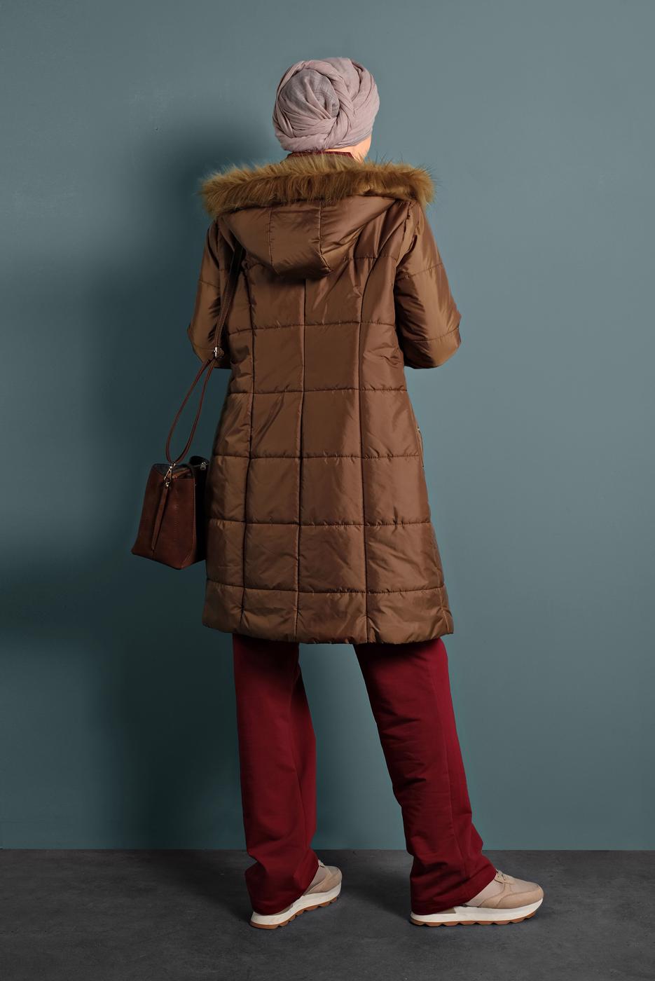 Tesettür giyim TABA KÜRK DETAYLI CEPLİ ŞİŞME KABAN 90055 