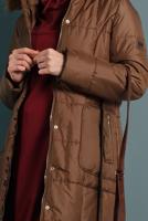 Tesettür giyim TABA KÜRK DETAYLI CEPLİ ŞİŞME KABAN 90055 