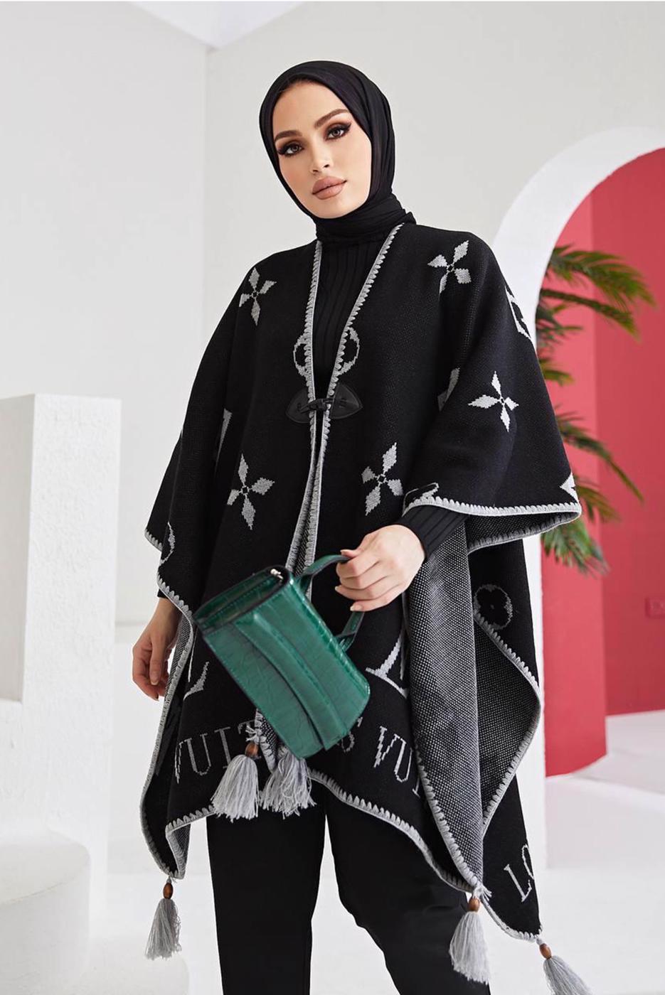 Tesettür giyim SİYAH PÜSKÜL DETAYLI YAZI BASKILI DESENLİ PANÇO 20002 