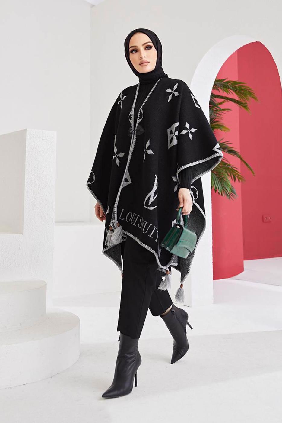 Tesettür giyim SİYAH PÜSKÜL DETAYLI YAZI BASKILI DESENLİ PANÇO 20002 