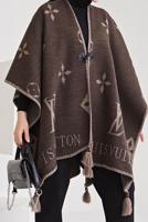 Tesettür giyim KAHVE PÜSKÜL DETAYLI YAZI BASKILI DESENLİ PANÇO 20002 