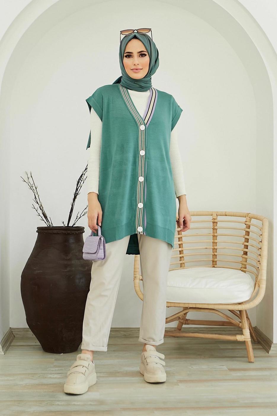 Hijab clothing GREEN COLORED BUTTONED SWEATER 4220 