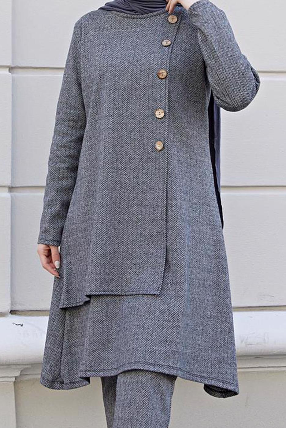 Vêtements hijab GRIS COSTUME PANTALON 2 PIÈCES COUPE ASYMÉTRIQUE DÉTAIL BOUTONS 30000