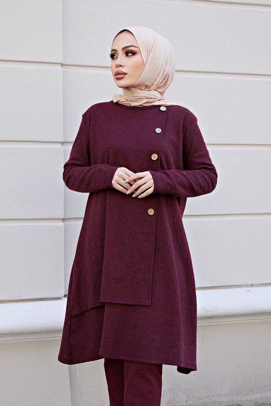 Vêtements hijab ROUGE BORDEAUX COSTUME PANTALON 2 PIÈCES COUPE ASYMÉTRIQUE DÉTAIL BOUTONS 30000