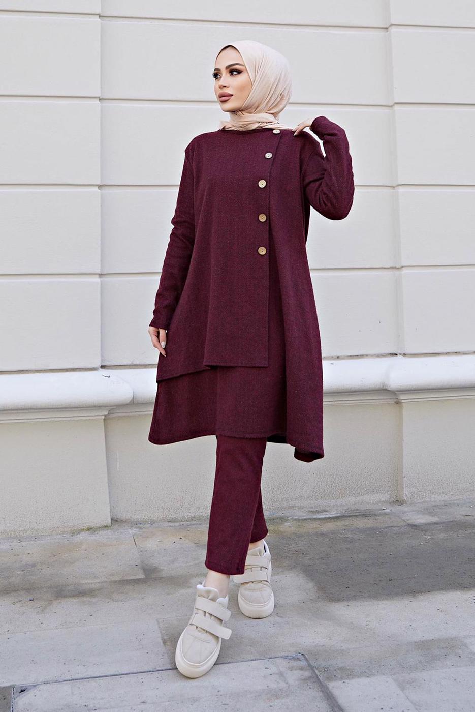 Vêtements hijab ROUGE BORDEAUX COSTUME PANTALON 2 PIÈCES COUPE ASYMÉTRIQUE DÉTAIL BOUTONS 30000