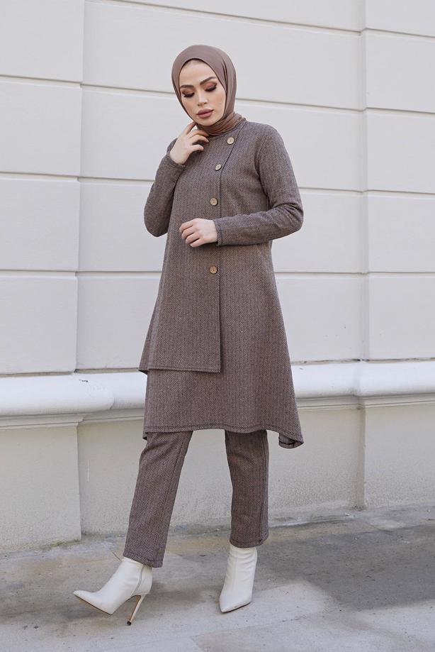Tesettür giyim  DÜĞME DETAYLI ASİMETRİK KESİM İKİLİ PANT. TAKIM 30000  - TRENDTESETTÜR