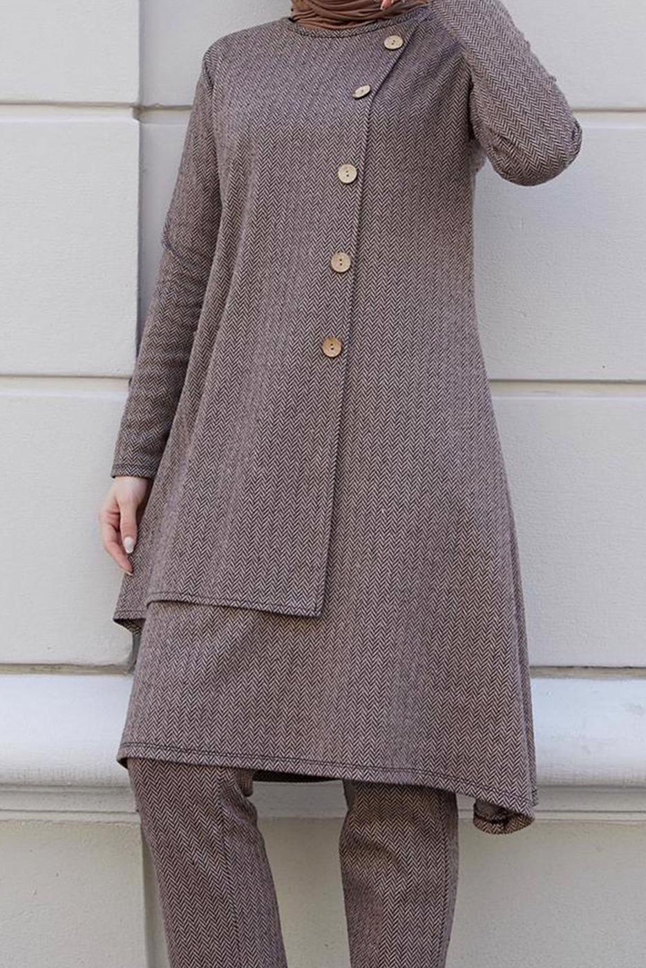 Tesettür giyim VİZON DÜĞME DETAYLI ASİMETRİK KESİM İKİLİ PANT. TAKIM 30000 