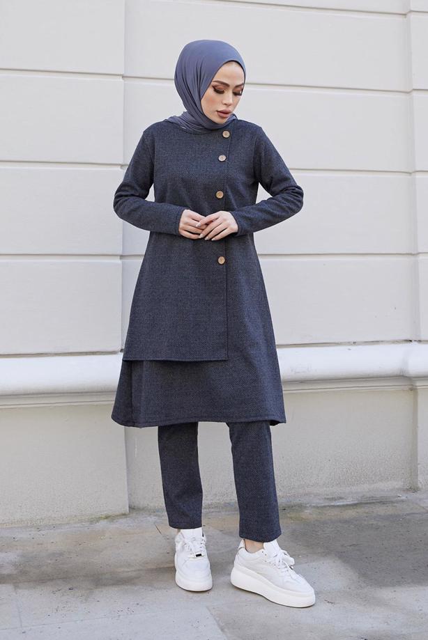 Hijab-Kleidung  DÜĞME DETAYLI ASİMETRİK KESİM İKİLİ PANT. TAKIM 30000  - TRENDTESETTÜR