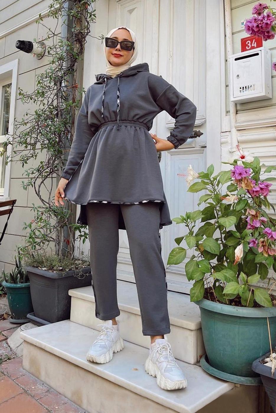 Tesettür giyim GRİ BELİ BÜZGÜLÜ KAPÜŞONLU İKİLİ PANT. TAKIM 145 