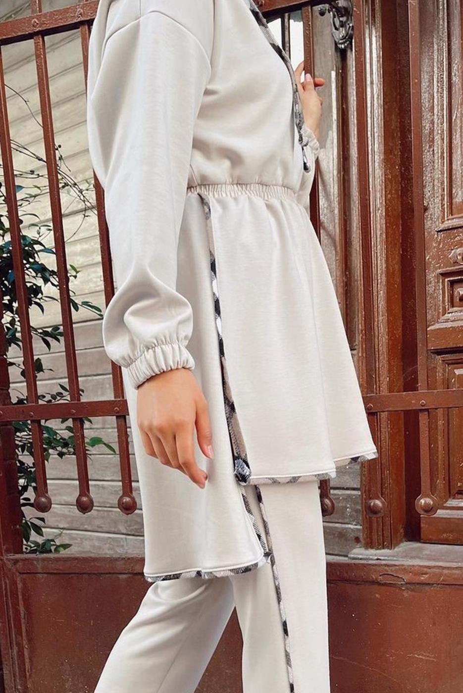 Tesettür giyim BEJ BELİ BÜZGÜLÜ KAPÜŞONLU İKİLİ PANT. TAKIM 145 